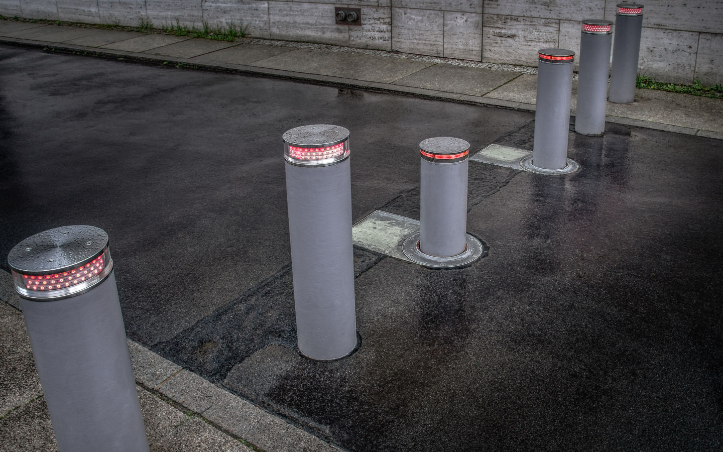 Retractable (lifting) bollards with warning light to enable or block traffic